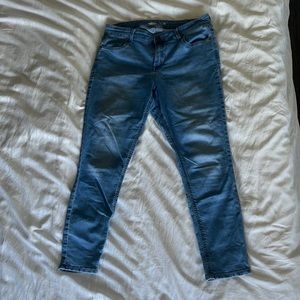 Light wash skinny jeans